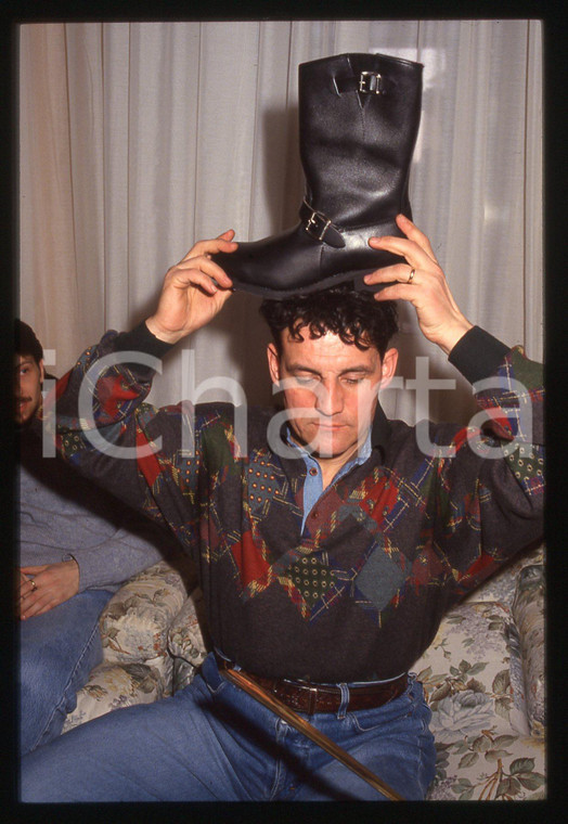 35mm vintage slide*1990ca Francesco SALVI usa uno stivale come cappello