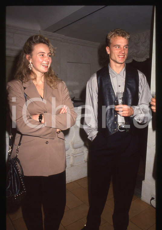 35mm vintage slide* 1990ca CALCIO Dennis BERGKAMP con Henrita RUIZENDAAL (2)