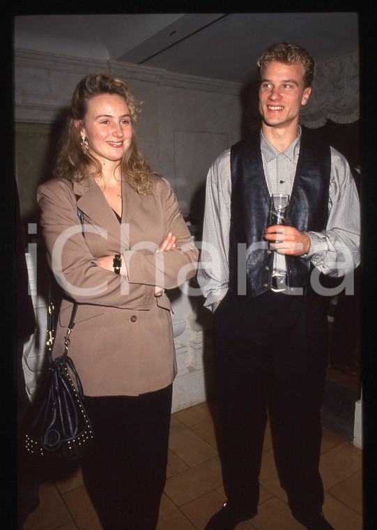 35mm vintage slide* 1990ca CALCIO Dennis BERGKAMP con Henrita RUIZENDAAL (4)