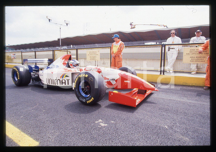 35mm vintage slide* 1995 IMOLA F1 Gianni MORBIDELLI ai box su FOOTWORK FA16 (2)