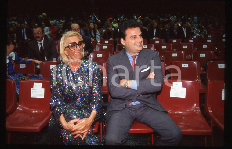 35mm vintage slide* 1990ca COSTUME - Sandra MONDAINI ritratta ad un evento (2)