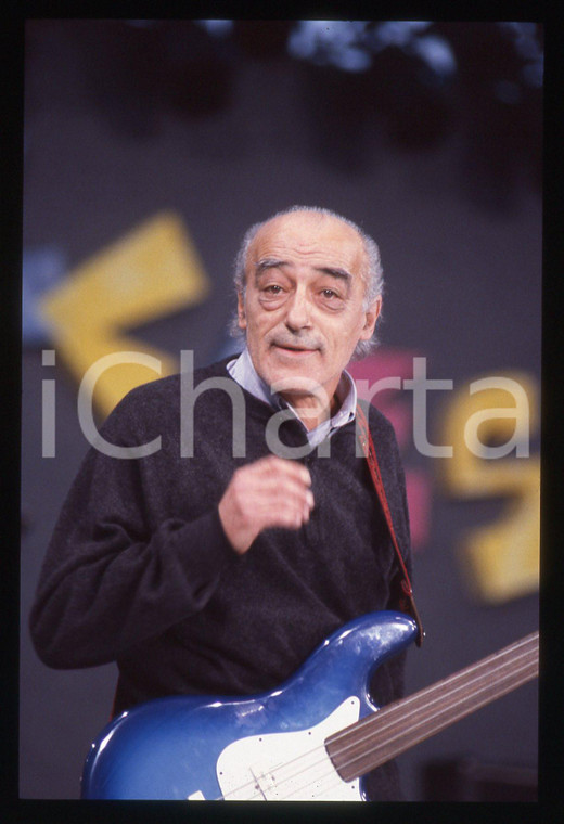 35mm vintage slide* 1990 TOSCANA Novello NOVELLI Ritratto con chitarra elettrica