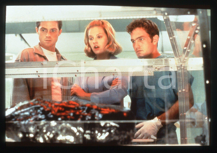 35mm vintage slide* 1996 DARK SKIES Eric CLOSE e Megan WARD in una scena *4