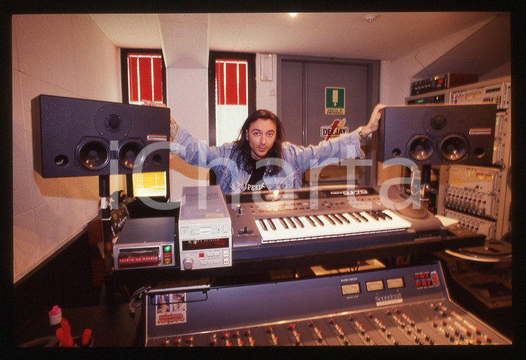 35mm vintage slide* 1998 MILANO Dj ALBERTINO negli studi di RADIO DEEJAY (6)