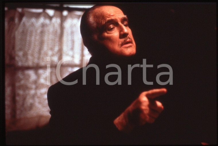 35mm vintage slide* 1990 THE FRESHMAN Marlon BRANDO in una scena del film