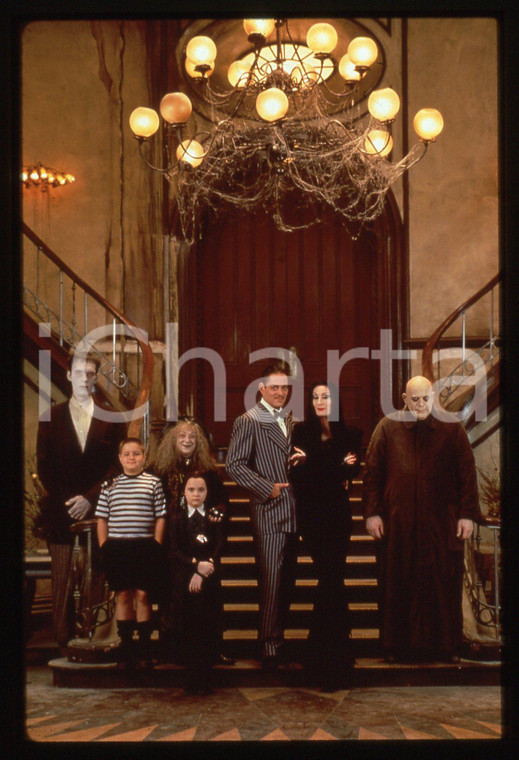 35mm vintage slide*1991 THE ADDAMS FAMILY Anjelica HUSTON Raul JULIA con il cast