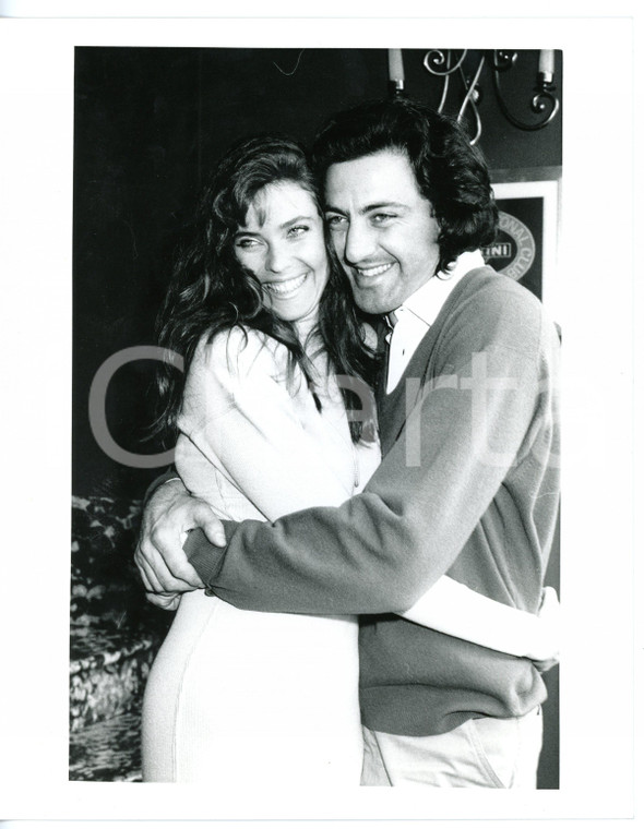 1987 CINEMA Luca BARBARESCHI abbraccia Carol ALT *Foto 20x25 cm
