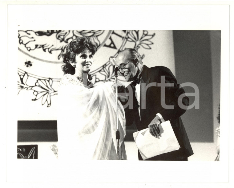 1988 VENEZIA Mostra del Cinema Gina LOLLOBRIGIDA e il conte Giovanni VOLPI