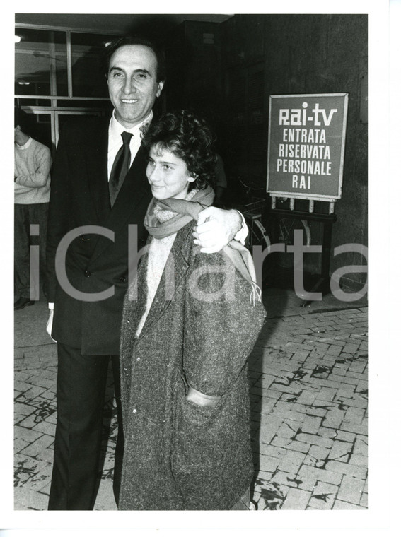 1985 ca STUDI TELEVISIVI RAI Pippo BAUDO con la figlia Tiziana - Foto VINTAGE
