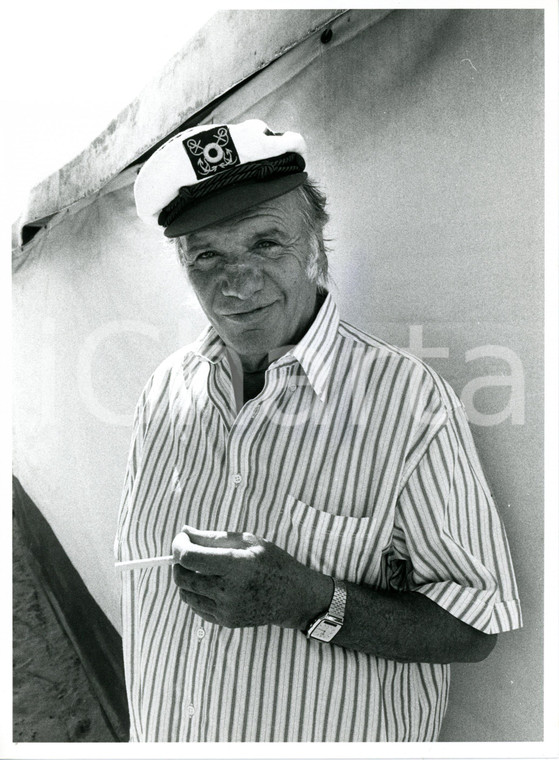 1985 ca CINEMA Attore Francisco RABAL con cappello da marinaio e sigaretta *Foto