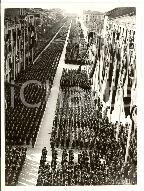 1938 VERONA Corso Vittorio Emanuele - Militanti schierati per visita Mussolini