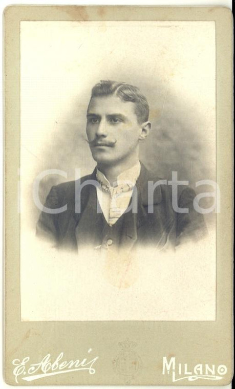 1900 ca MILANO Ritratto maschile con cravattino a righe - Foto E. ABENI CDV