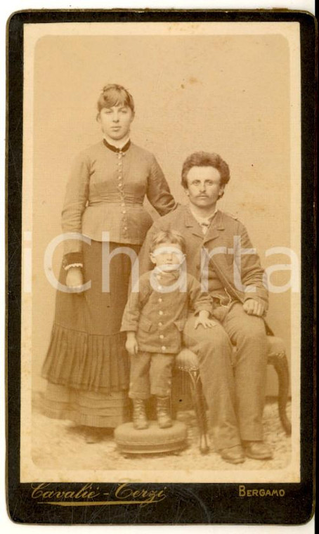 1890 ca BERGAMO Ritratto di famiglia con bambino - Foto CAVALIE'-TERZI CDV
