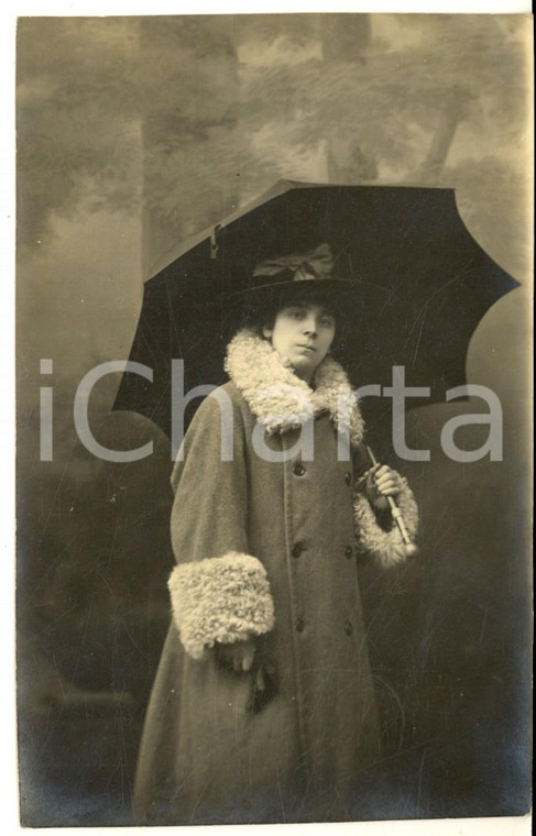1925 ca MARCHIROLO Ritratto di donna con l'ombrello - Foto cartolina Maria PELLA