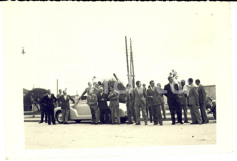 1950 ca ARONA (?) Dirigenti di azienda in attesa di un raduno *Foto DE RIGHETTI