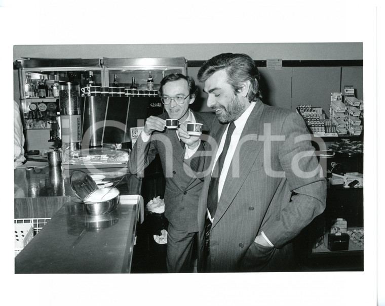 1985 ca POLITICA - DC Giovanni GORIA beve un caffè con Tiziano GARBO (5) *Foto