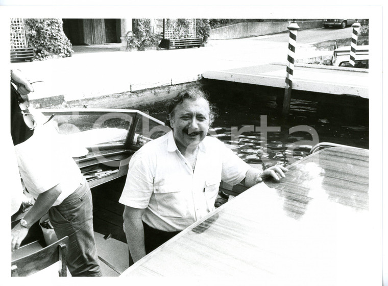 1985 ca VENEZIA Mostra del Cinema - Gianni MINÀ all'arrivo *Foto 24x18 cm