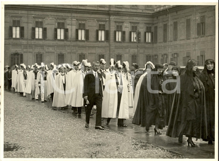 1933 TORINO Ostensione Sindone - Cavalieri OESSG in Piazzetta Reale (2) Foto