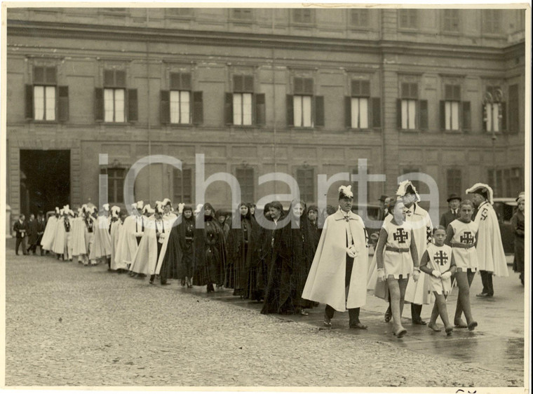 1933 TORINO Ostensione Sindone - Cavalieri OESSG in Piazzetta Reale (1) Foto