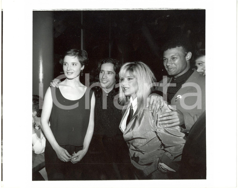 1989 NEW YORK Isabella ROSSELLINI Samantha FOX a un party - Foto 25x20 cm