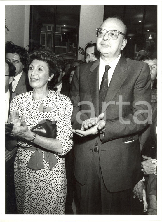 1985 ca MILANO - Bettino CRAXI con la moglie Anna Maria durante una conferenza 