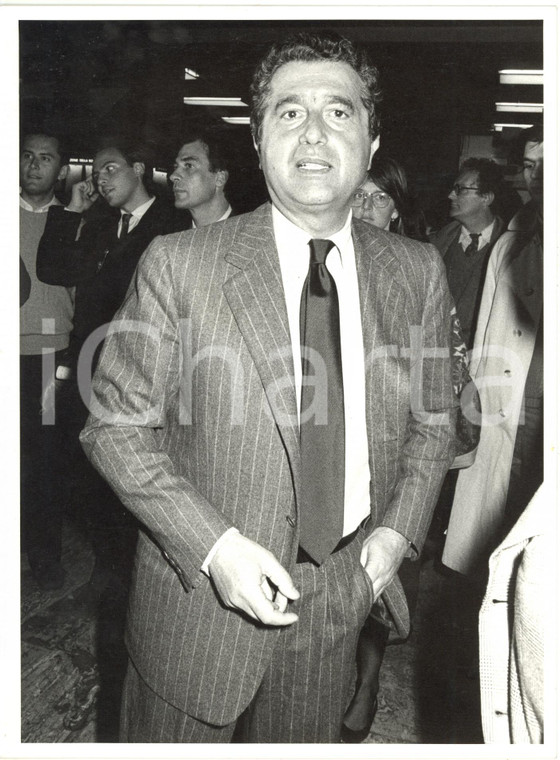 1990 ca MILANO COSTUME - Imprenditore Carlo DE BENEDETTI (2) *Foto 18x24 cm