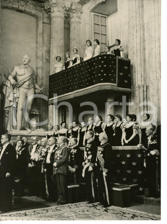 1952 STOCKHOLM Opening of Parliament - Queen and Princesses on their tribune 