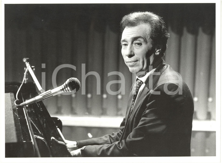 1985 ca ITALIA MUSICA - Ritratto del cantautore Umberto BINDI al pianoforte