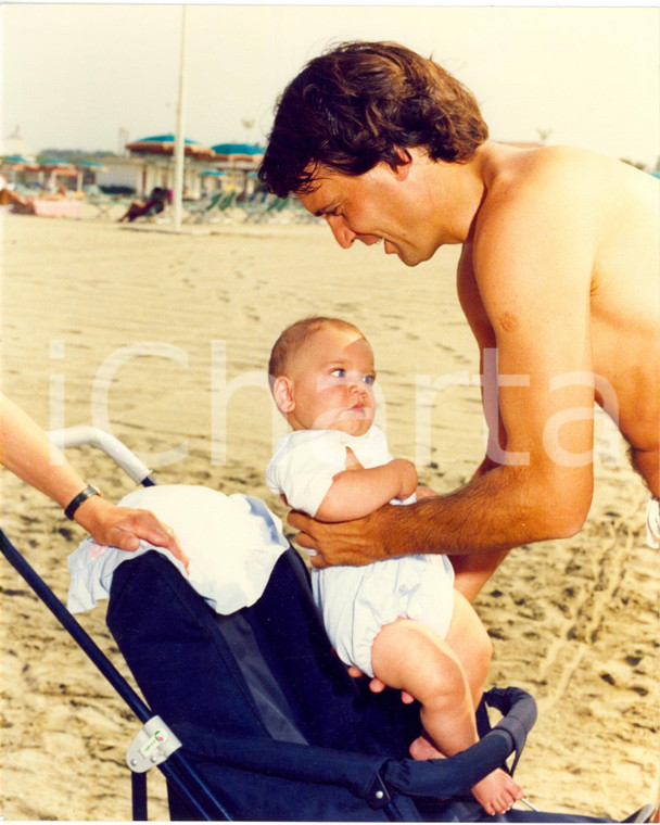 1990 ca ITALIA COSTUME - Marco TARDELLI in spiaggia con il figlio *Foto