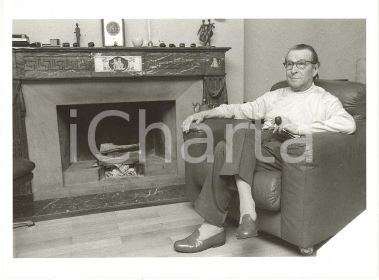 1980 ca LOSANNA Ritratto dello scrittore Georges SIMENON nel suo salotto