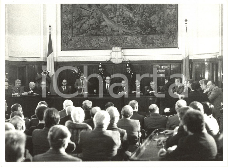 1985 MILANO PALAZZO MARINO Bettino CRAXI in conferenza stampa in aula consiliare