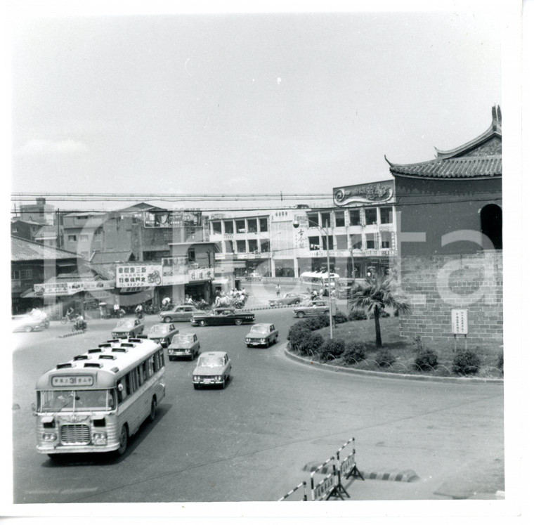 1968 TAIPEI (TAIWAN) North city gate - View with busy street - Photo 12x12 cm