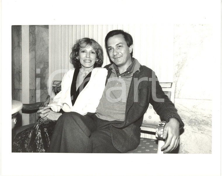 1985 ca ITALIA CINEMA - Ritratto di Remo GIRONE con la moglie Victoria ZINNY 