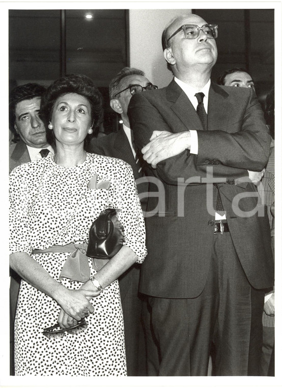 1985 ca MILANO Bettino CRAXI con la moglie Anna Maria MONCINI durante conferenza
