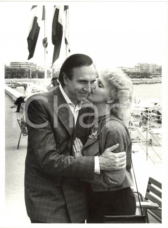 1986 CANNES FESTIVAL DEL CINEMA - Katia RICCIARELLI bacia Pippo BAUDO *Foto 