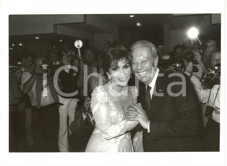 1988 VENEZIA Mostra del Cinema - Gina LOLLOBRIGIDA e Gian Luigi RONDI (2) *Foto
