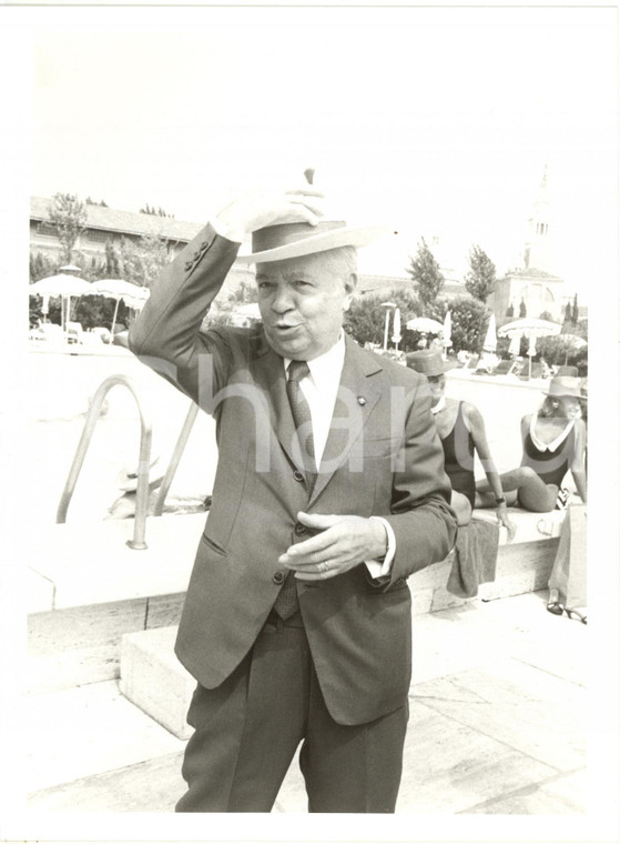 1988 VENEZIA MOSTRA DEL CINEMA - Edilio RUSCONI indossa cappello da gondoliere