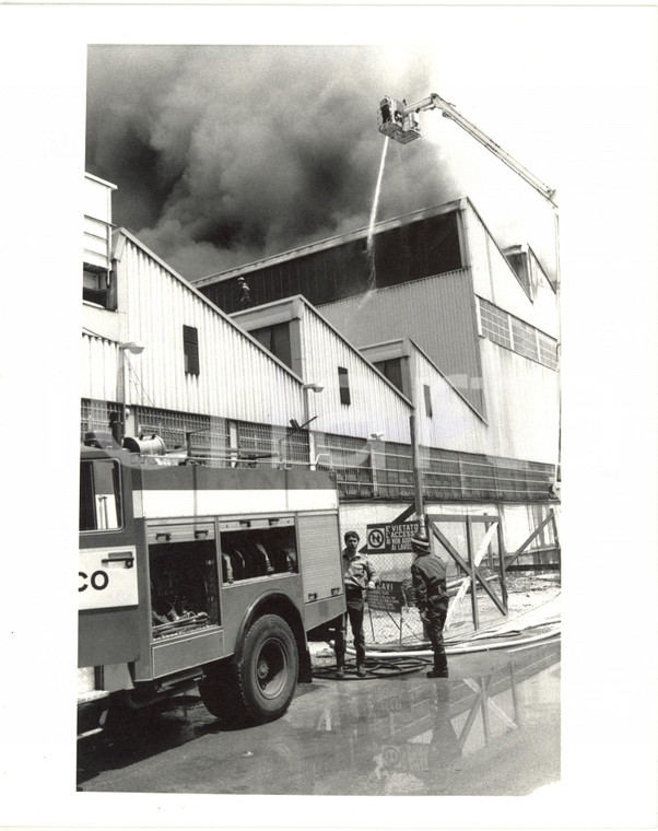 1980 ca MILANO Incendio POSTE Piazzale Lugano - VIGILI DEL FUOCO - Foto (2)