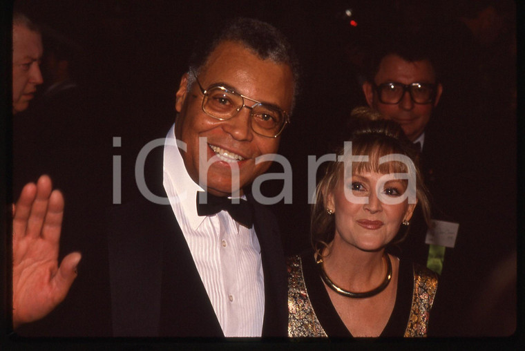 35mm vintage slide* 1991 BEVERLY HILLS James Earl JONES con Cecilia HART (2)