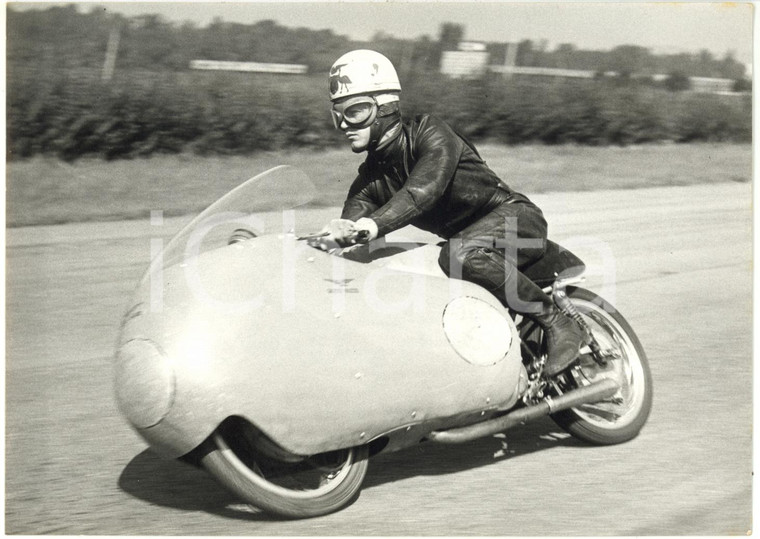 1957 MONZA GP delle Nazioni Classe 350 - Keith BRYEN su MOTO GUZZI durante prove