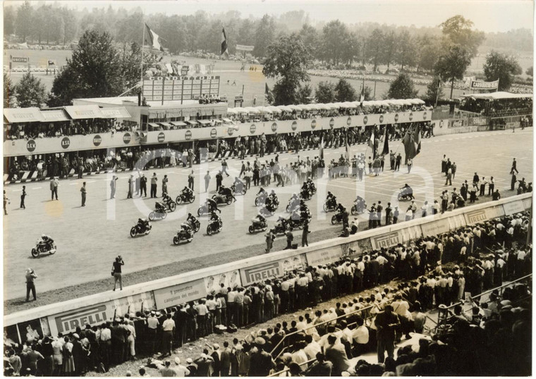 1953 AUTODROMO DI MONZA - GP DELLE NAZIONI - Partenza delle moto Classe 250 Foto