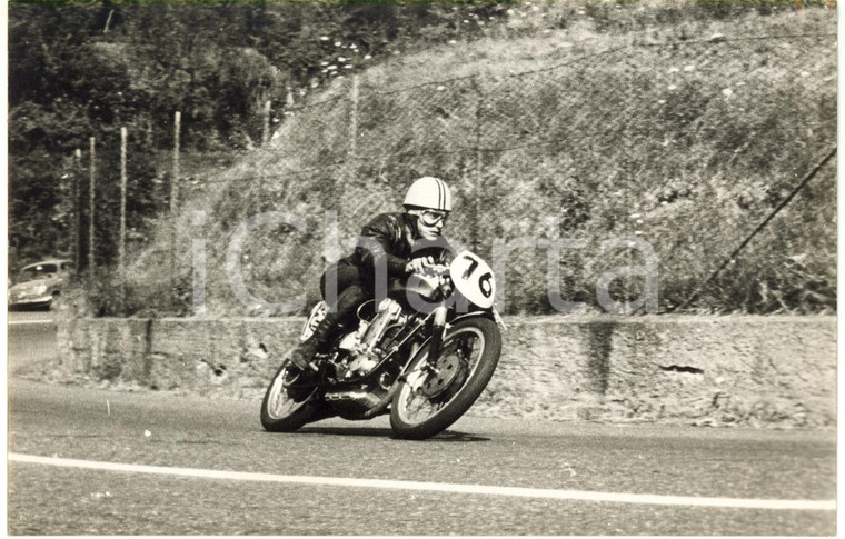 1955 ca ITALIA MOTOCICLISMO - Pilota Martino GIANI durante una gara *Foto 18x13