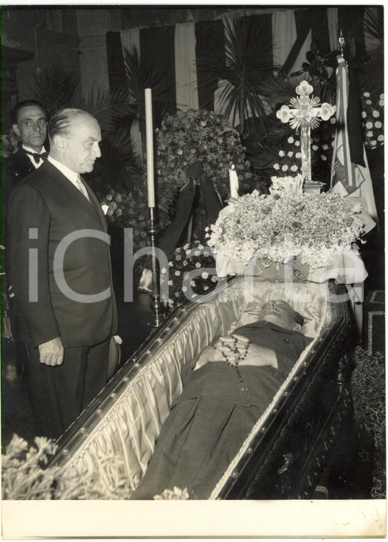 1954 TRENTO - Funerali Alcide DE GASPERI - Cesare MERZAGORA alla camera ardente