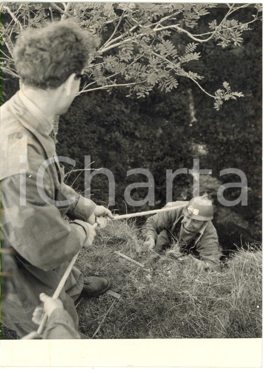 1954 SPLUGA DELLA PRETA (VR) - Speleologo scende nella voragine *Foto 13x18