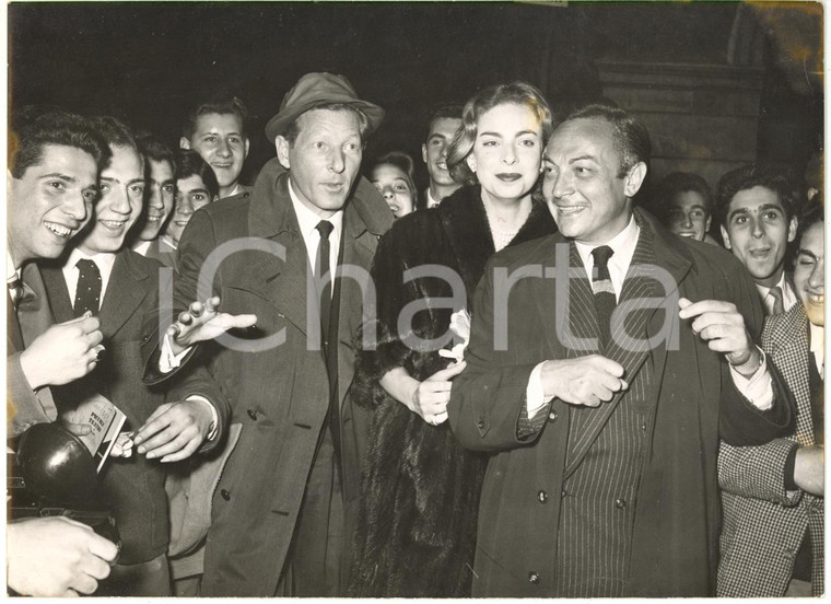 1956 ROMA Teatro Valle - Danny KAYE incontra ammiratori italiani *Foto 18x13