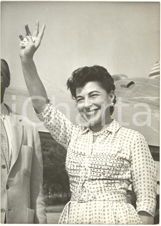 1955 ca VENEZIA Aeroporto NICELLI Arrivo di Sylvia FINE per la Mostra del Cinema