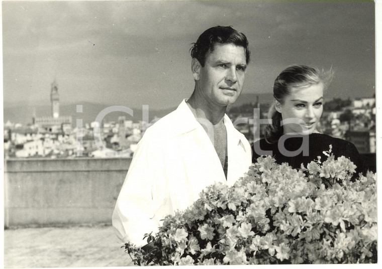 1956 FIRENZE COSTUME Anita EKBERG e Anthony STEEL - Ritratto su terrazzo *Foto