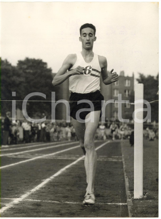 1955 LONDON PADDINGTON - Gordon PIRIE at Queen's Park Harriers meeting *Photo