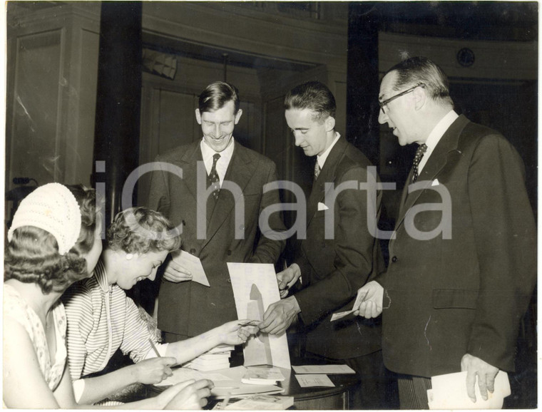 1955 LONDON County Hall - Roger BANNISTER Gordon PIRIE Walter MONCKTON *Photo