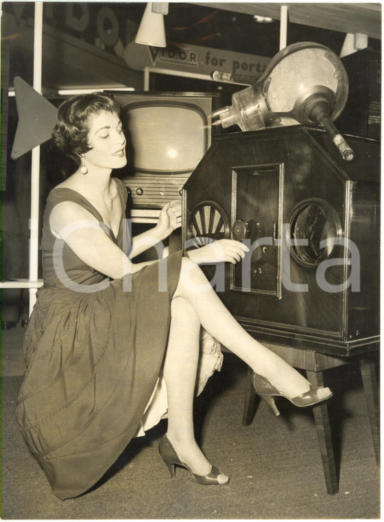 1954 LONDON Earls Court RADIO SHOW Marie TRAYNOR with the first television set